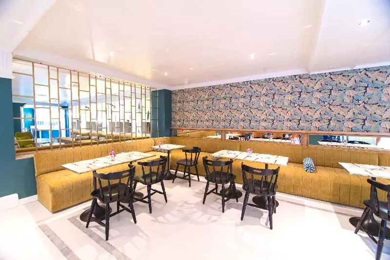 هتل Petit Palace Puerta De Triana