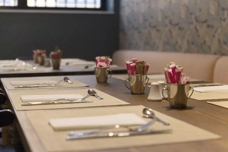 هتل Petit Palace Puerta De Triana