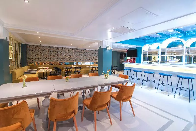 هتل Petit Palace Puerta De Triana