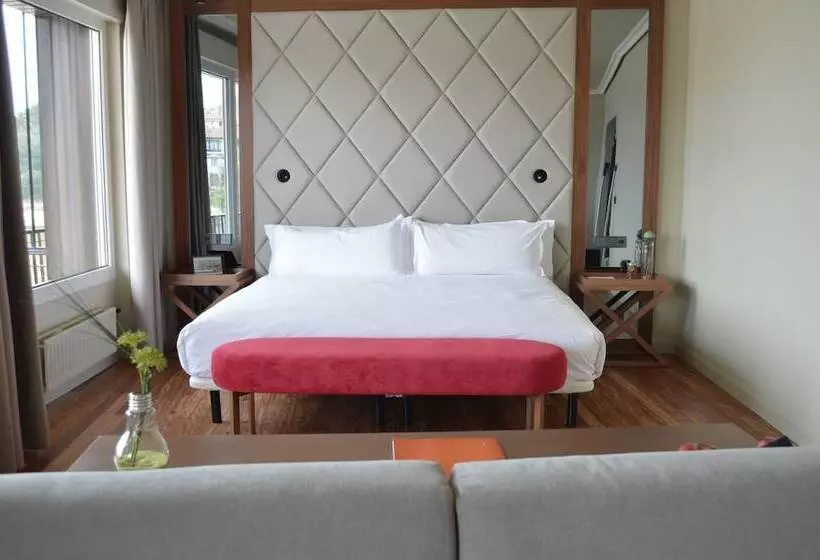 ホテル Silken Palacio Uribarren