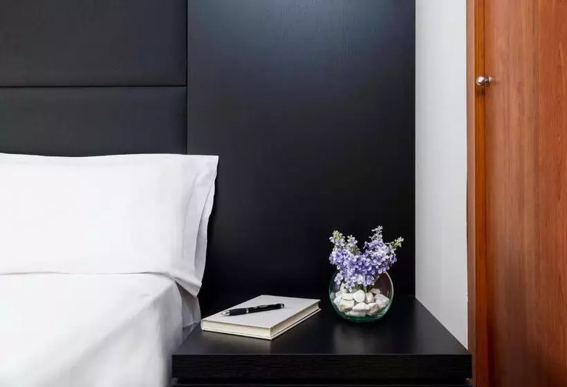 هتل Virgen De Los Reyes