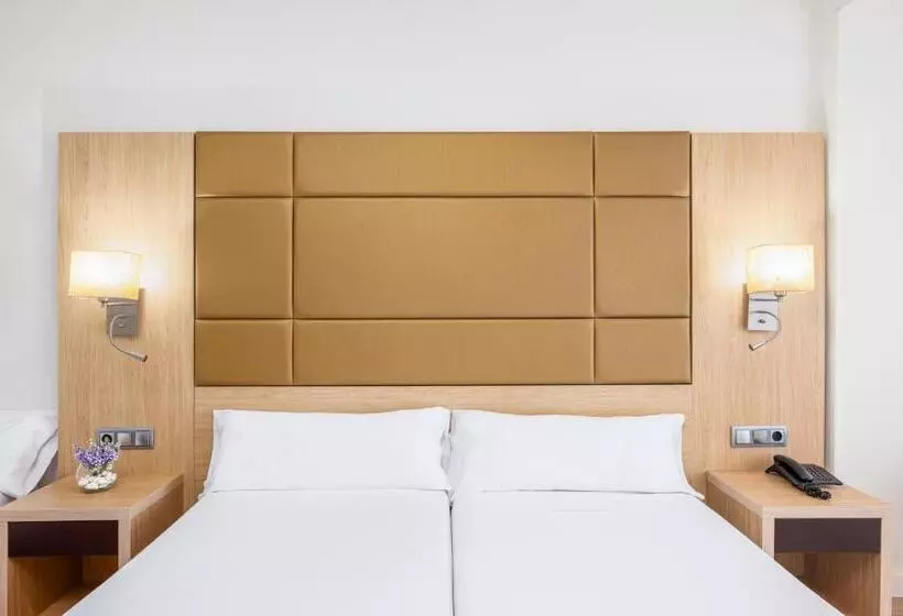 هتل Virgen De Los Reyes