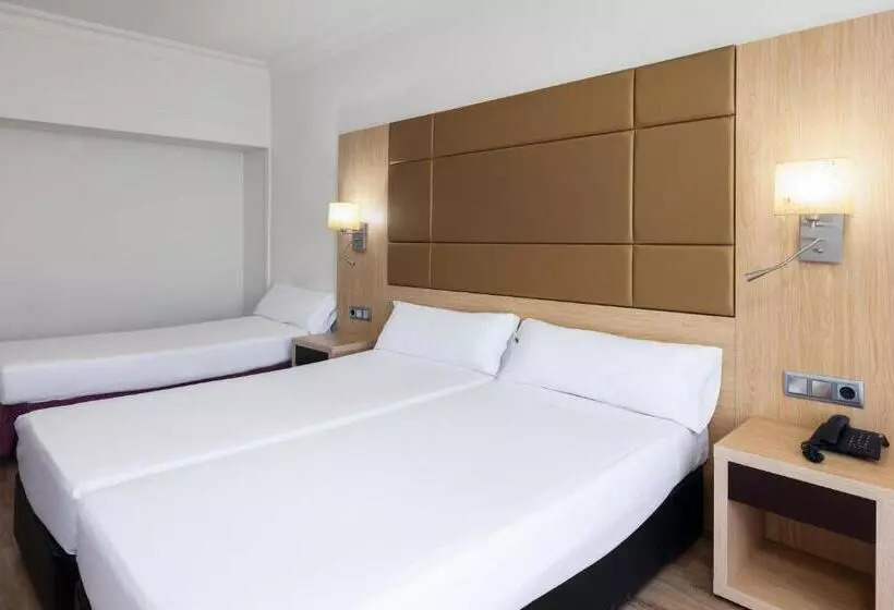 هتل Virgen De Los Reyes