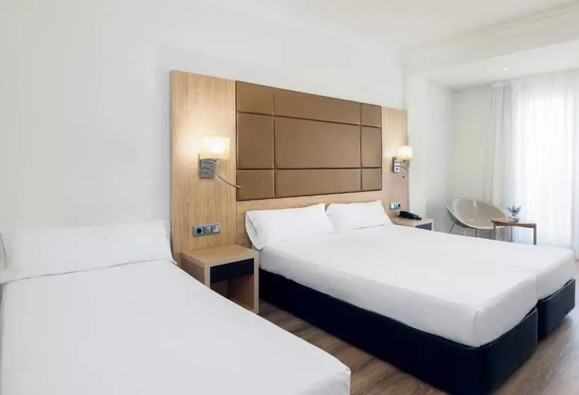 هتل Virgen De Los Reyes