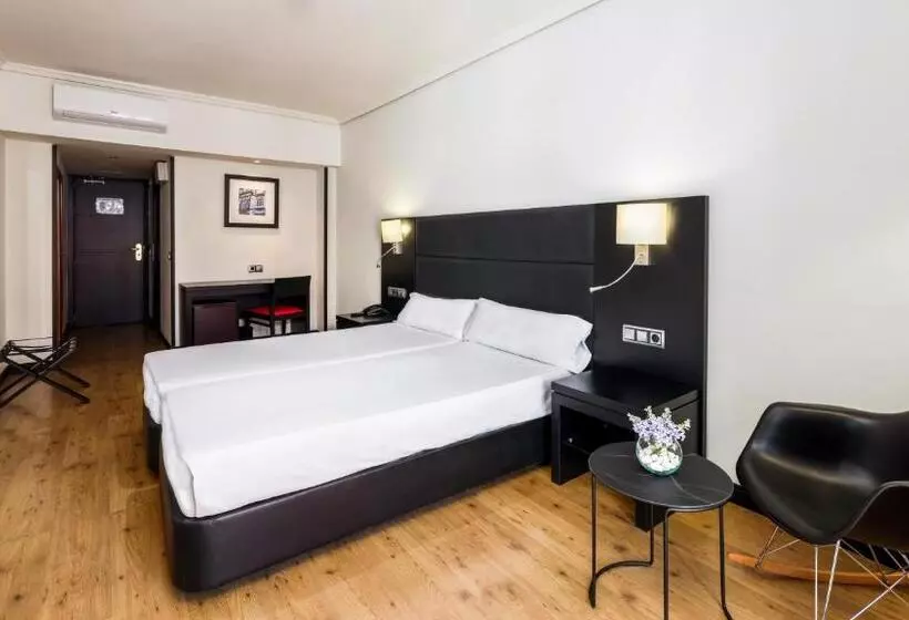 هتل Virgen De Los Reyes