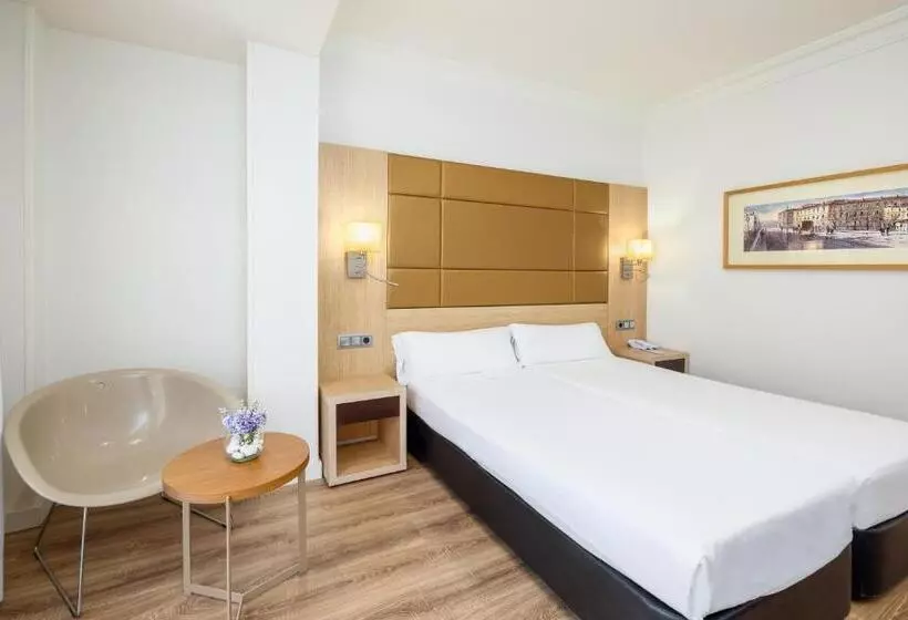 هتل Virgen De Los Reyes