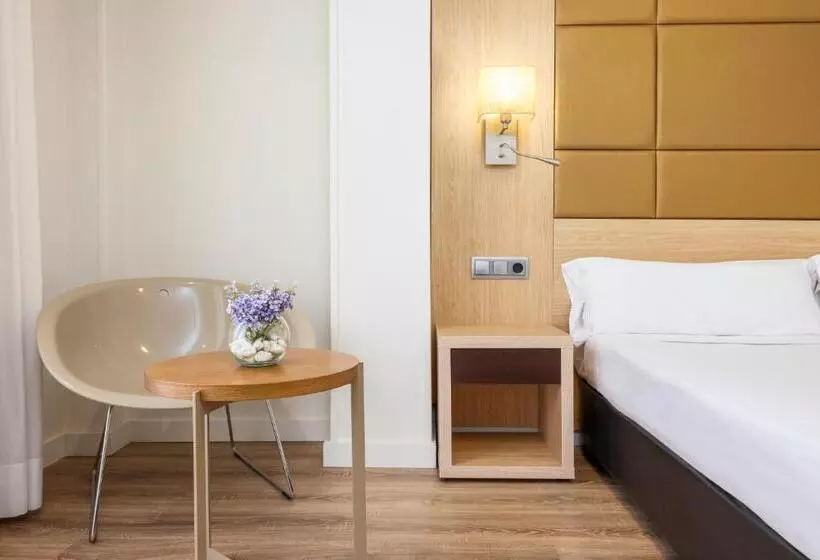 هتل Virgen De Los Reyes