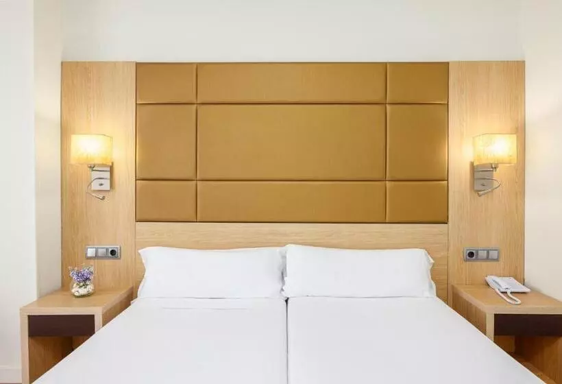 هتل Virgen De Los Reyes