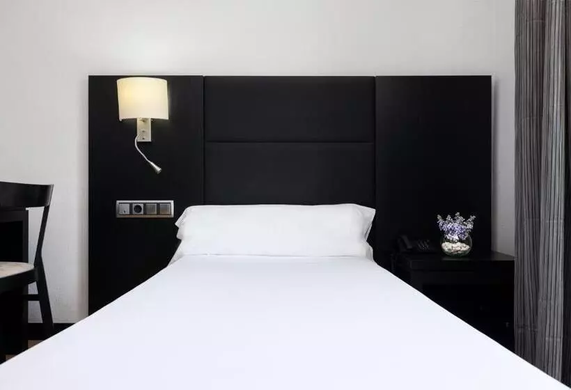 هتل Virgen De Los Reyes