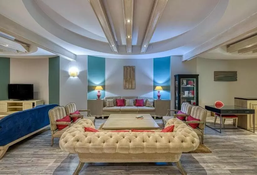 هتل Virgen De Los Reyes