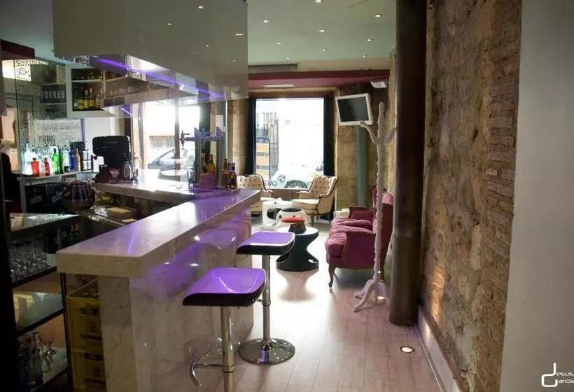 Albergue Revolutum Hostel