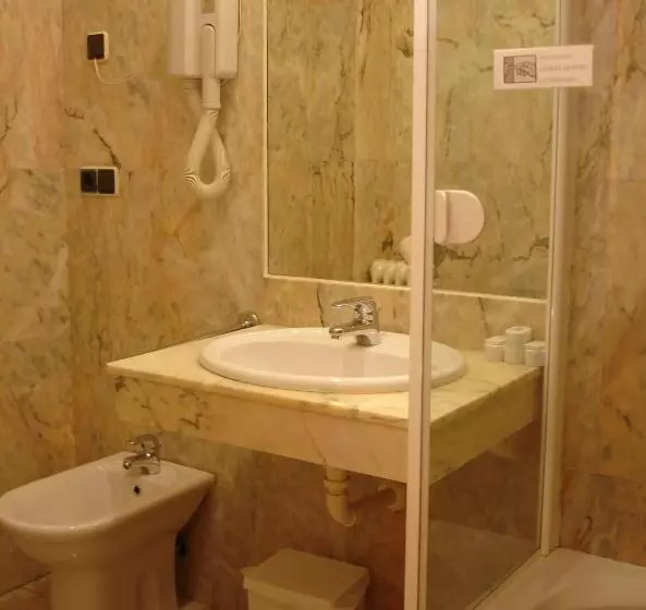 Albergue Revolutum Hostel