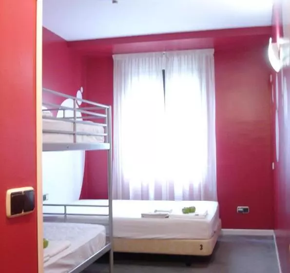 Albergue Revolutum Hostel