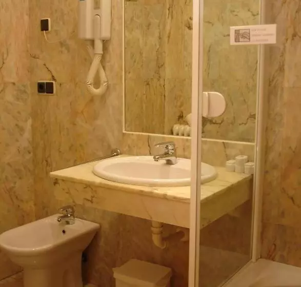 Albergue Revolutum Hostel