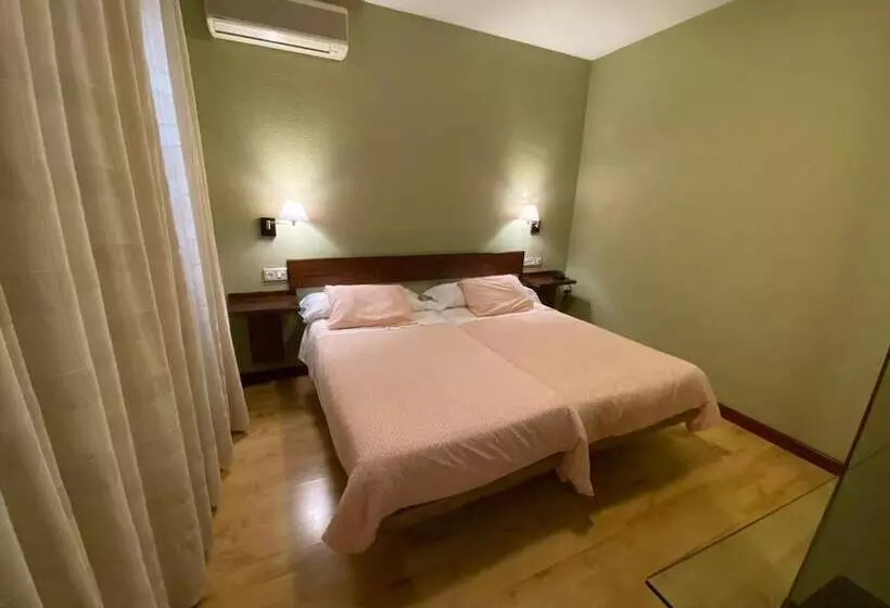 فندق Hostal Concejo