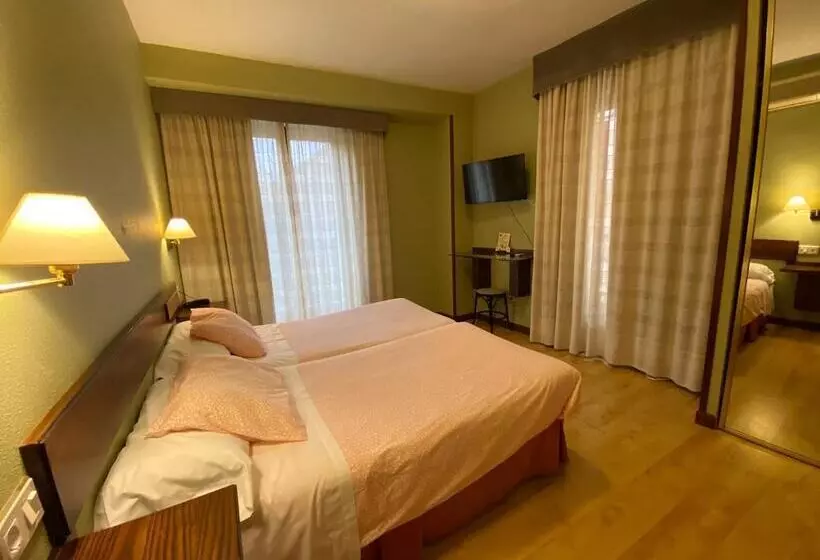 فندق Hostal Concejo