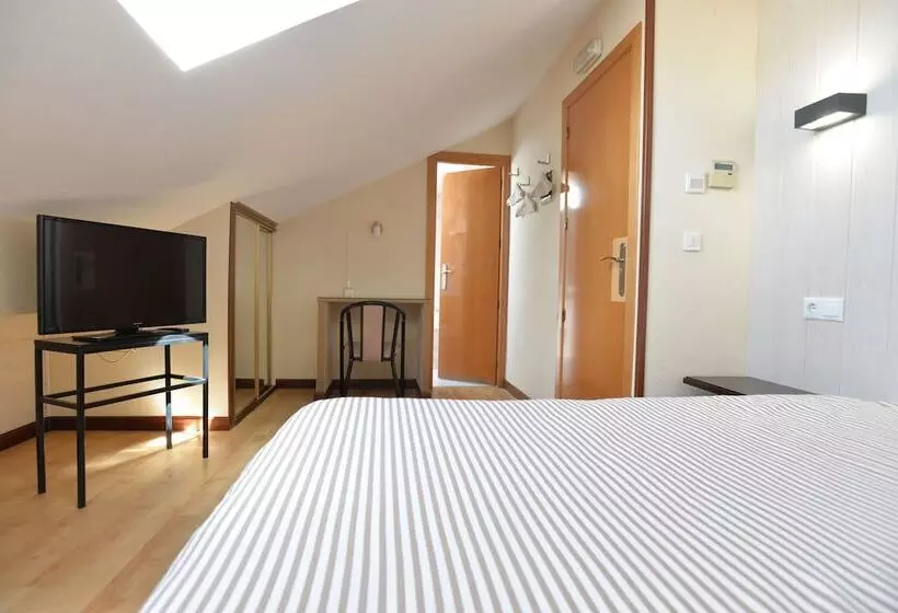 فندق Hostal Concejo