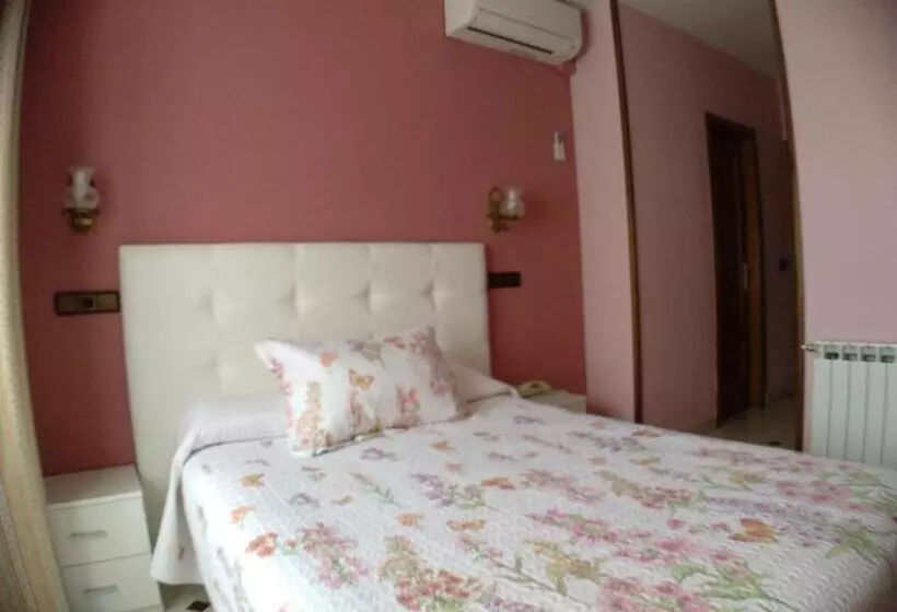 فندق Hostal Don Jaime I Y Ii