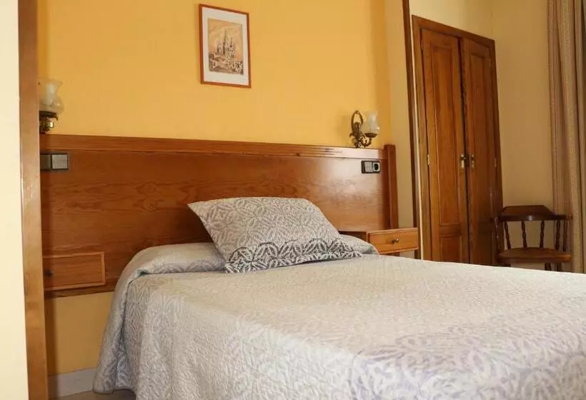 فندق Hostal Don Jaime I Y Ii