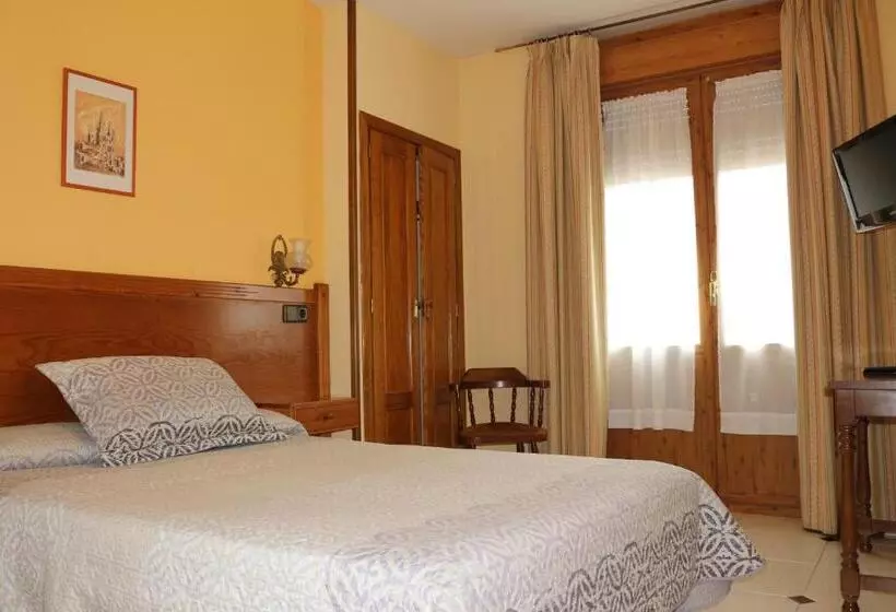 فندق Hostal Don Jaime I Y Ii