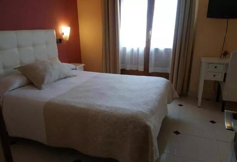 فندق Hostal Don Jaime I Y Ii