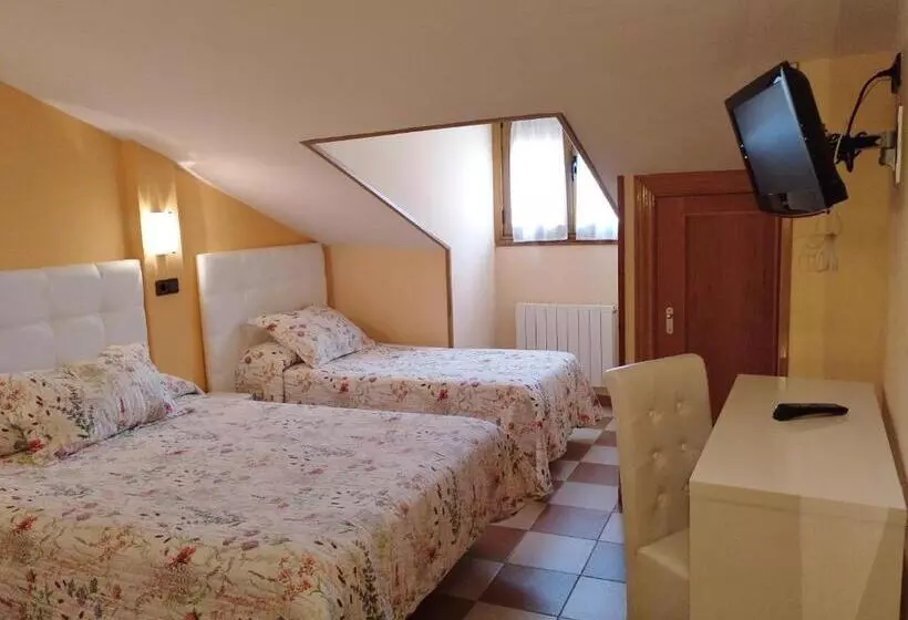 فندق Hostal Don Jaime I Y Ii