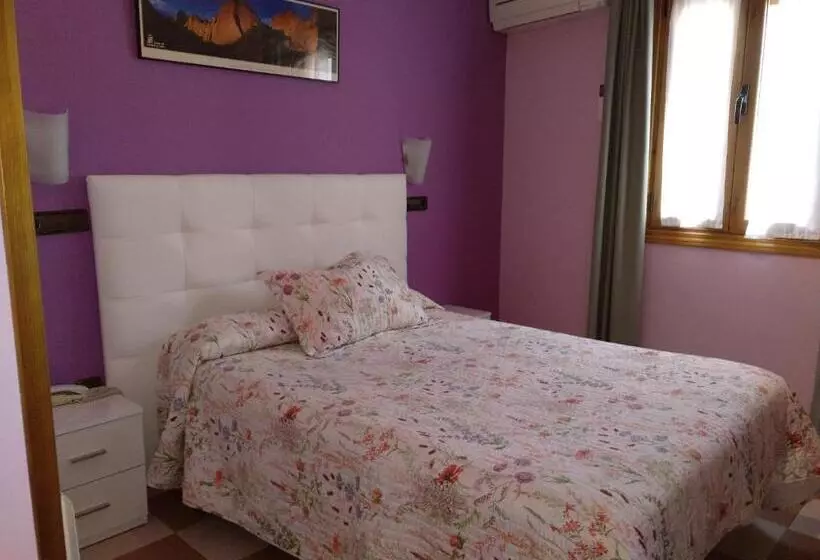 فندق Hostal Don Jaime I Y Ii