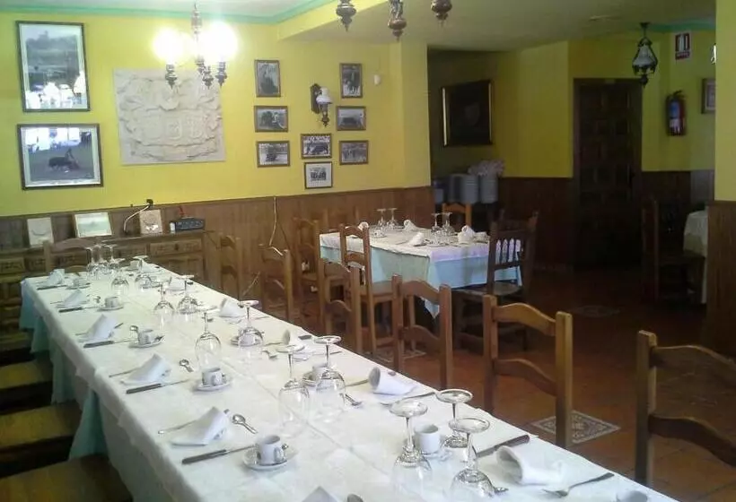 ホテル Hostal Restaurante Villa De Sepúlveda