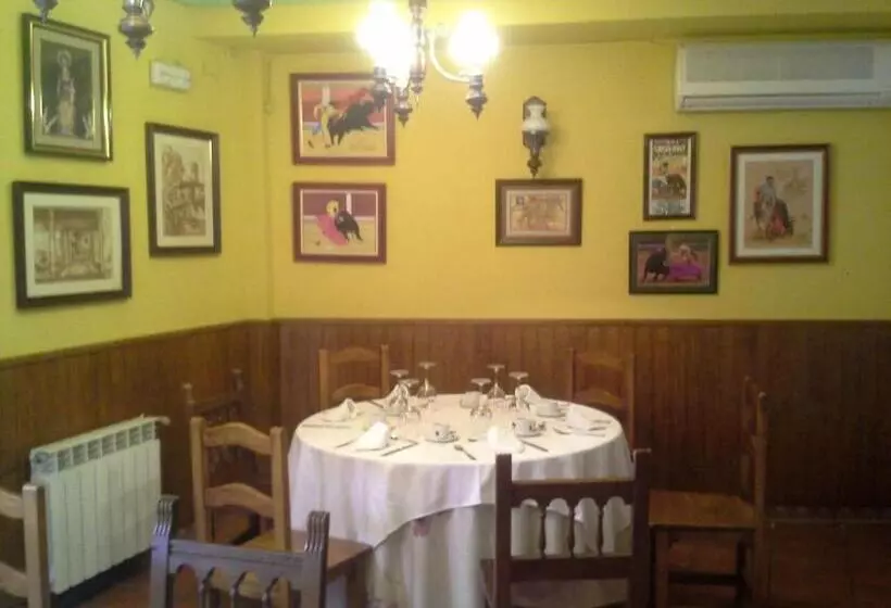 ホテル Hostal Restaurante Villa De Sepúlveda