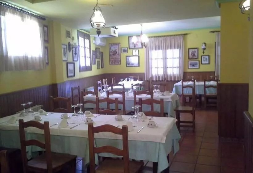 ホテル Hostal Restaurante Villa De Sepúlveda