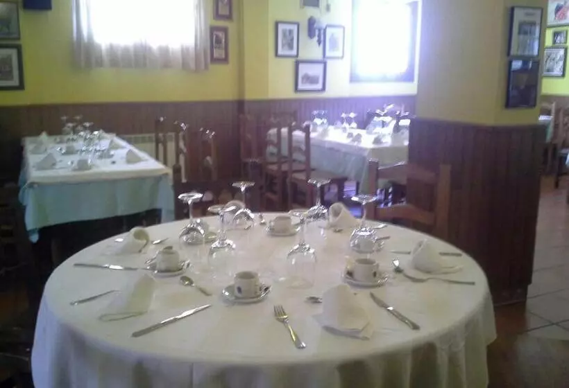 ホテル Hostal Restaurante Villa De Sepúlveda