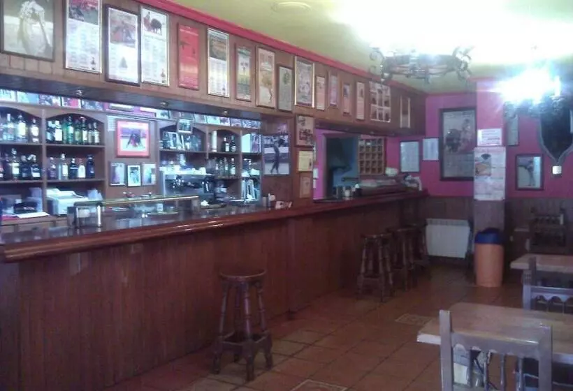 ホテル Hostal Restaurante Villa De Sepúlveda