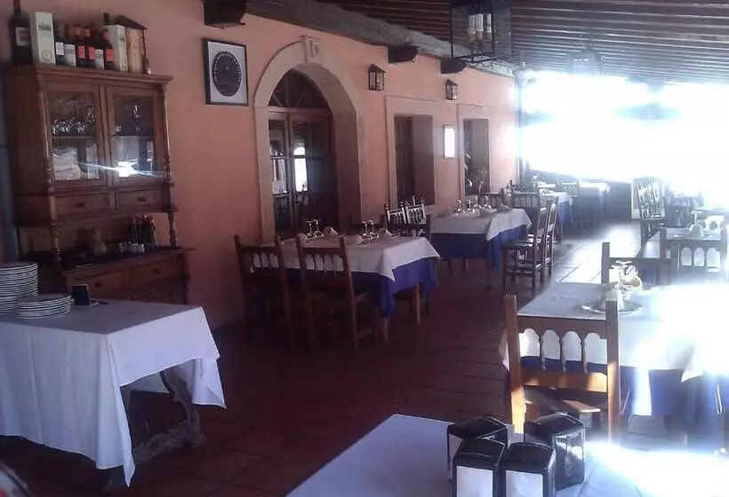 ホテル Hostal Restaurante Villa De Sepúlveda