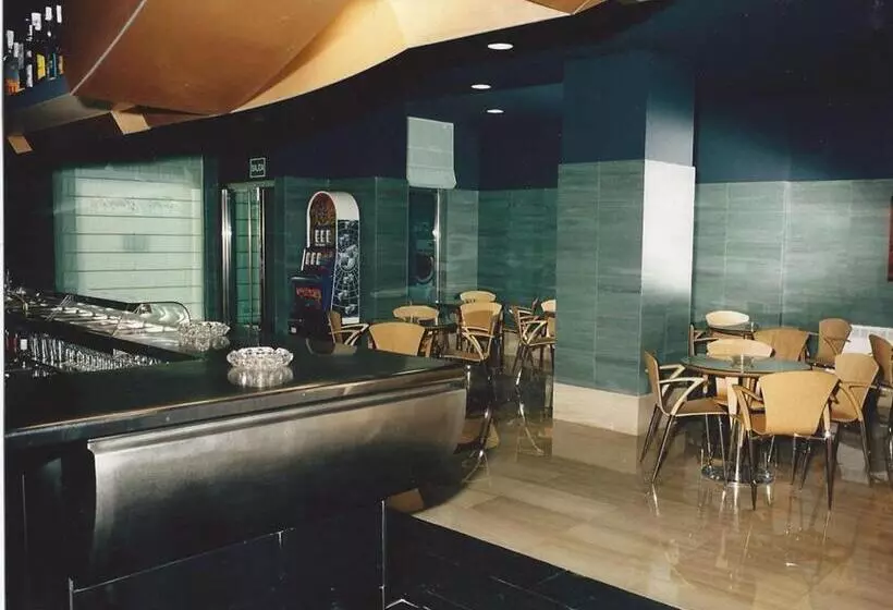 호텔 Hostal Torres