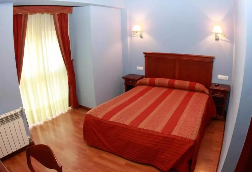 호텔 Hostal Torres