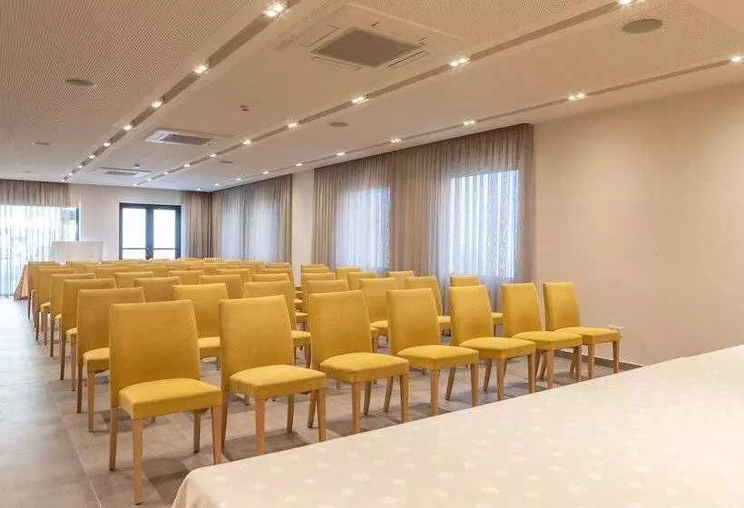 酒店 Montecarlo Spa & Wellness