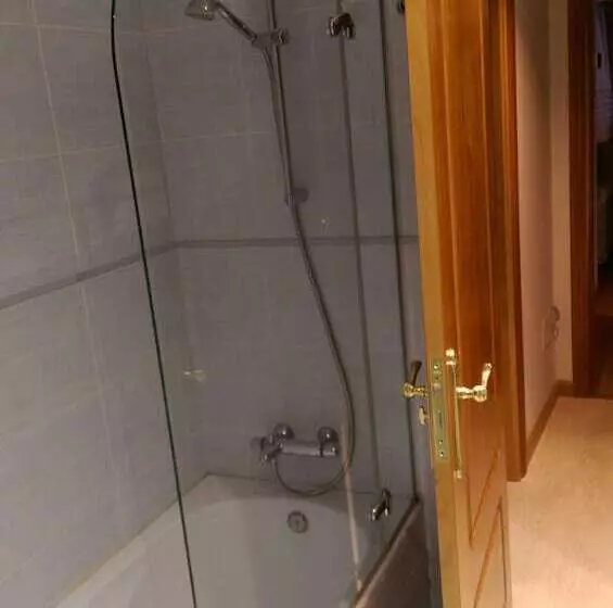 هتل Pensión Araba