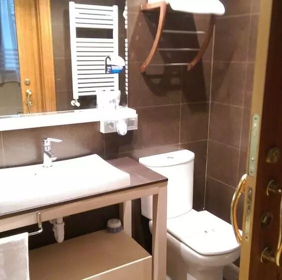 هتل Pensión Araba