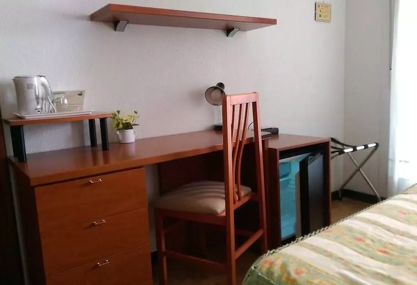 هتل Pensión Araba