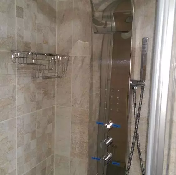 هتل Pensión Araba