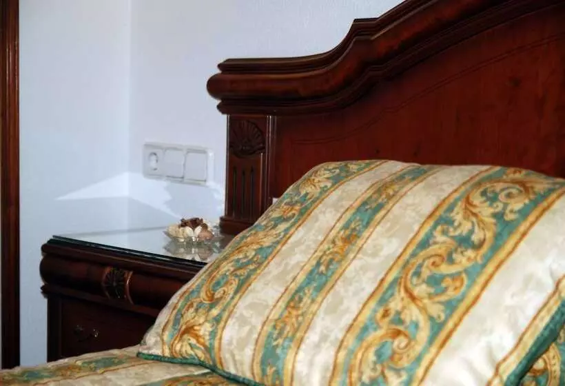 هتل Pensión Araba