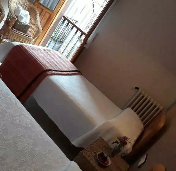 هتل Hostal Rural El Campito