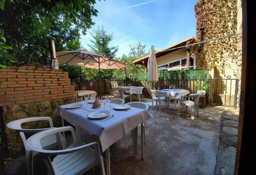 هتل Hostal Rural El Campito