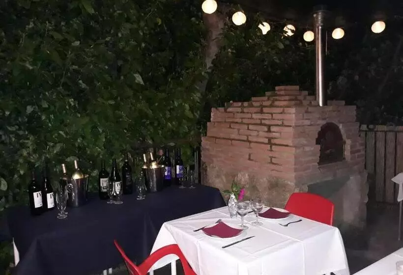 هتل Hostal Rural El Campito
