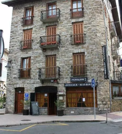 هتل Pensión Lagunak