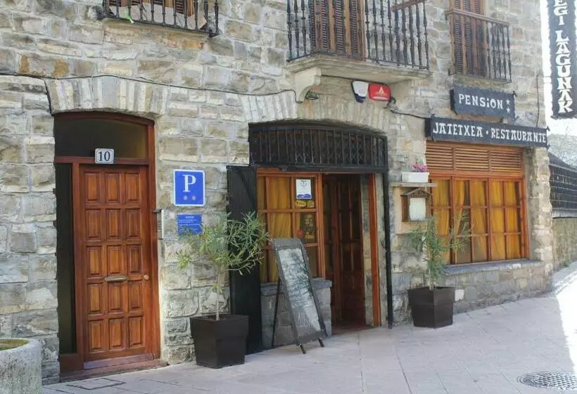 هتل Pensión Lagunak