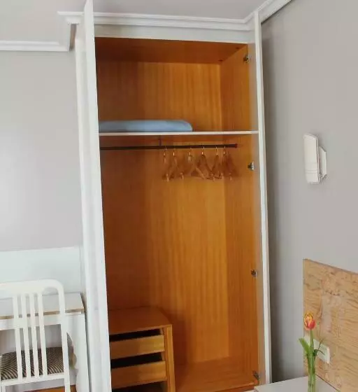 هتل Pensión Lagunak