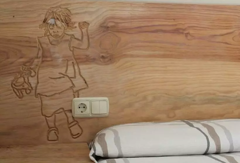 هتل Pensión Lagunak