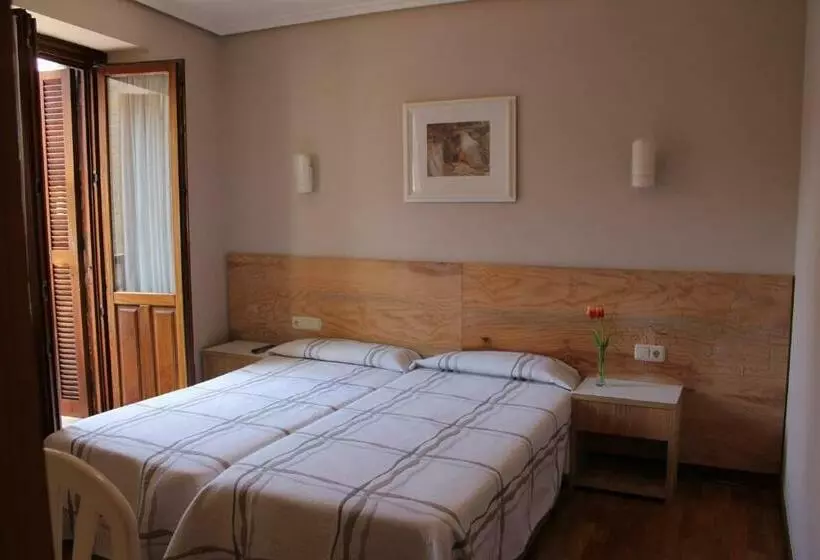 هتل Pensión Lagunak