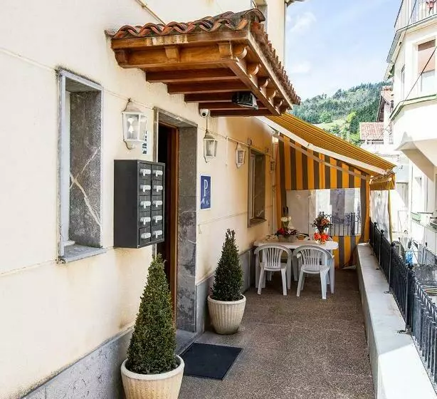 Отель Pensión Zumardi